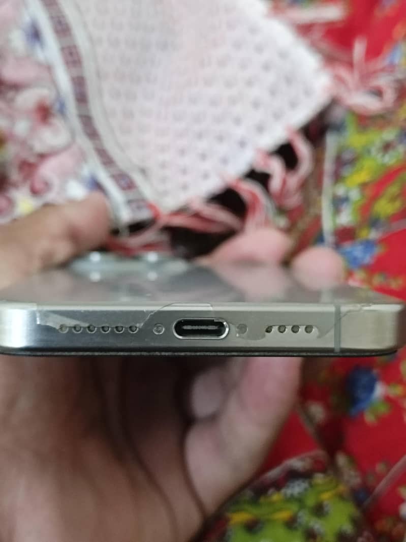 Apple iPhone 15 Pro Max 1