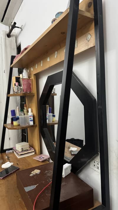 Dressing table and full lenght mirror