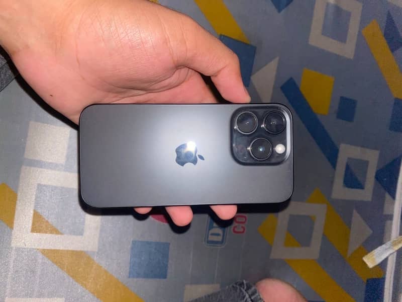 Apple iPhone 15 Pro 0