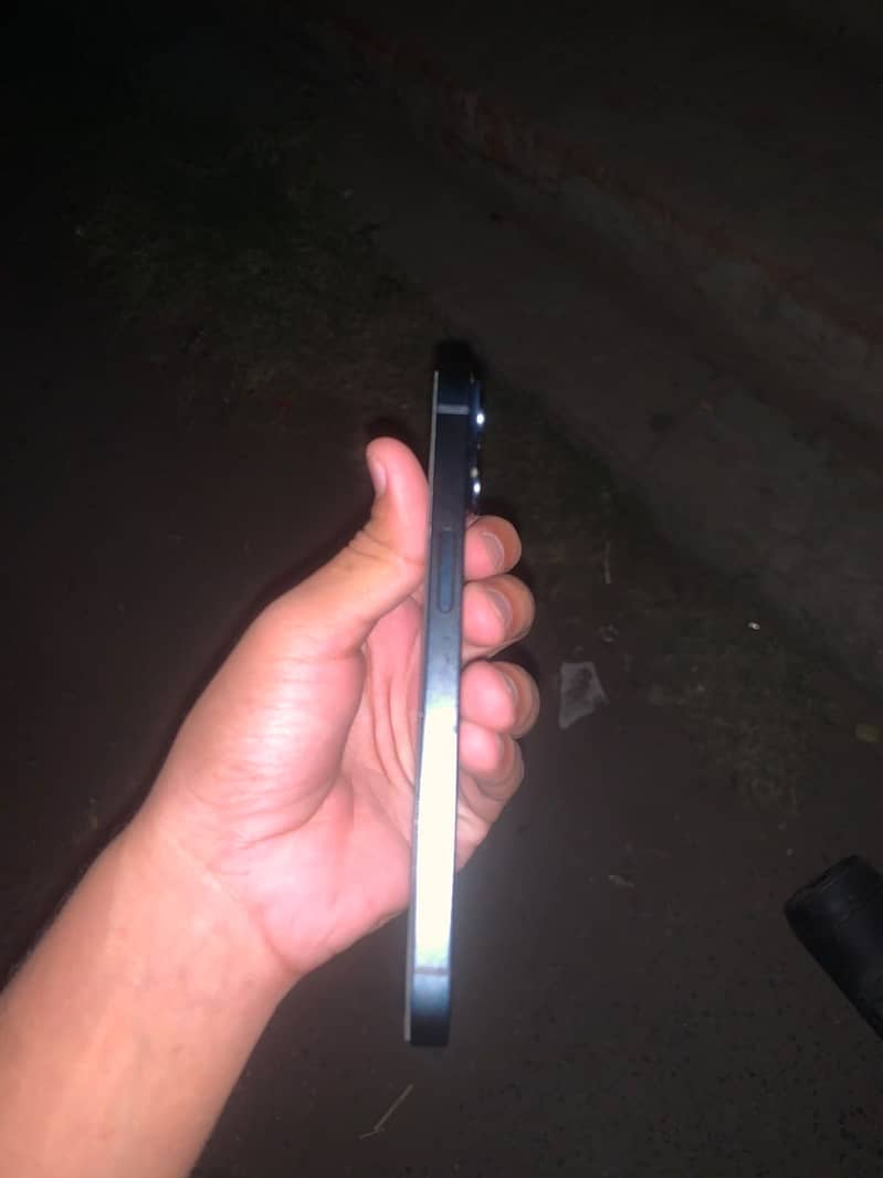 Apple iPhone 14 3