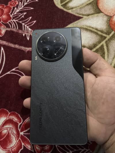 Tecno camon 30