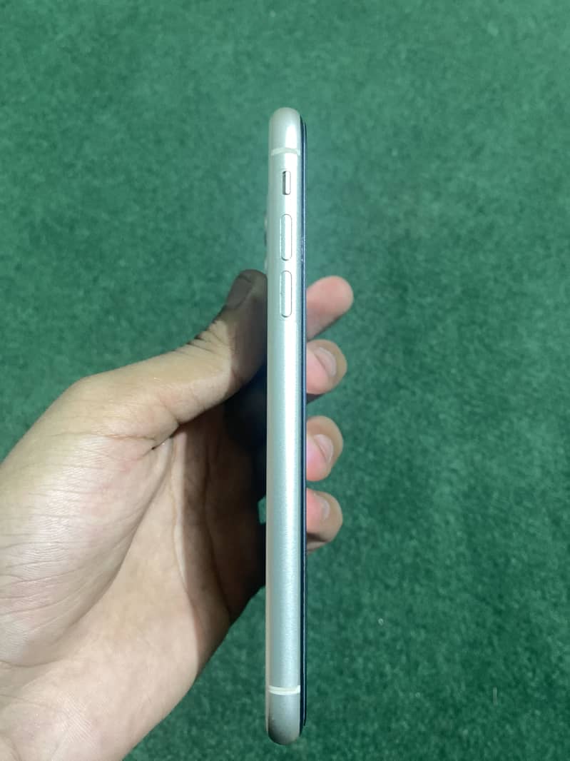 Apple iPhone 11 2