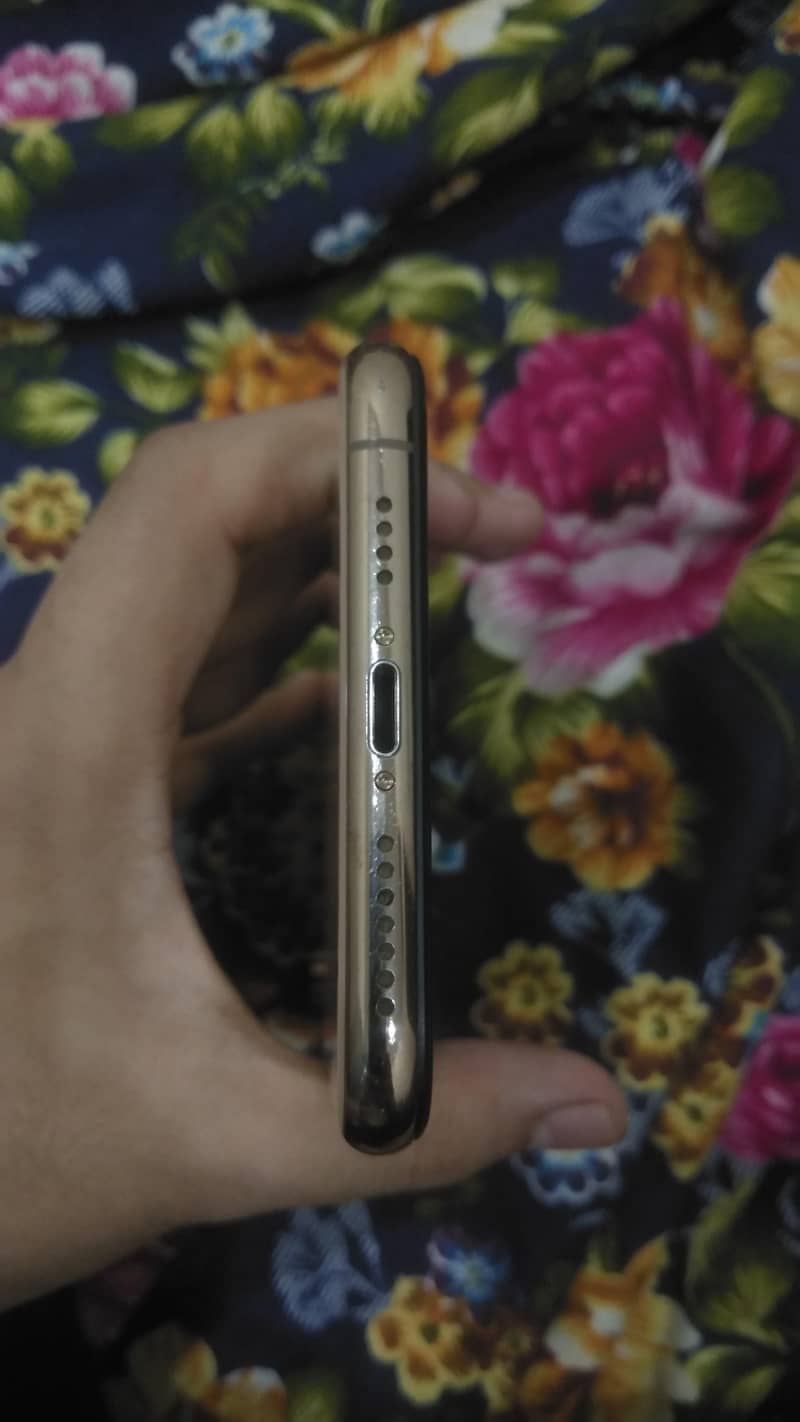 Apple iPhone XS Max 6