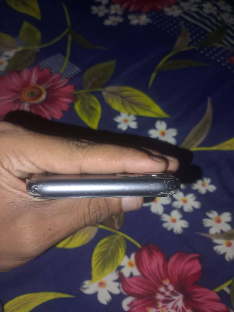 Apple iPhone 11 8