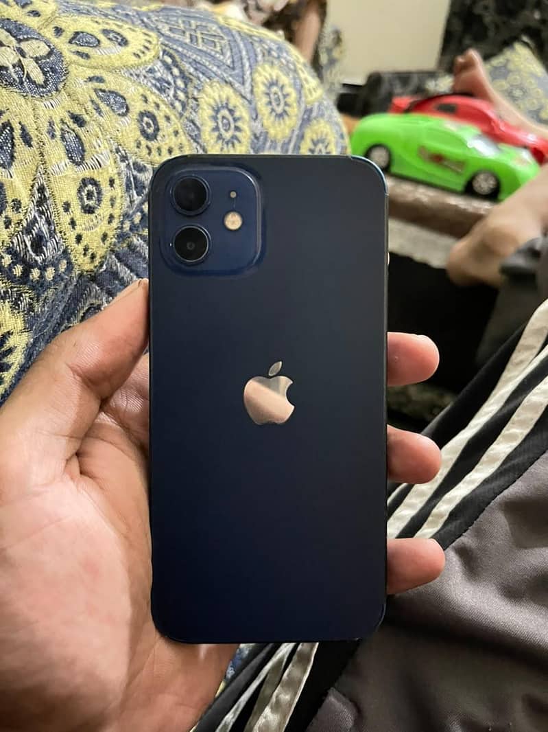 Apple iPhone 12 4