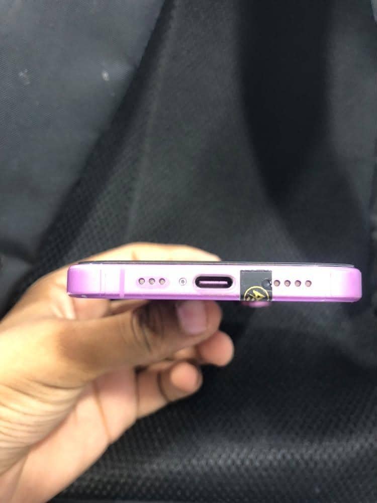 Apple iPhone 16 3