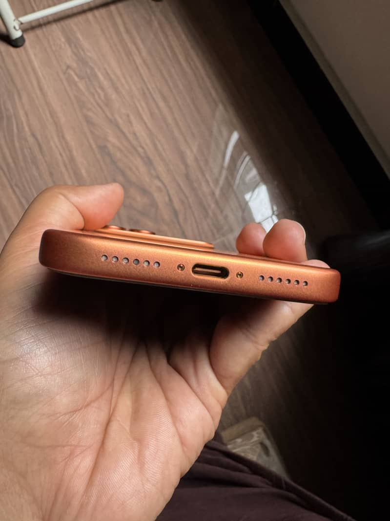 Apple iPhone 17 Pro Max 4