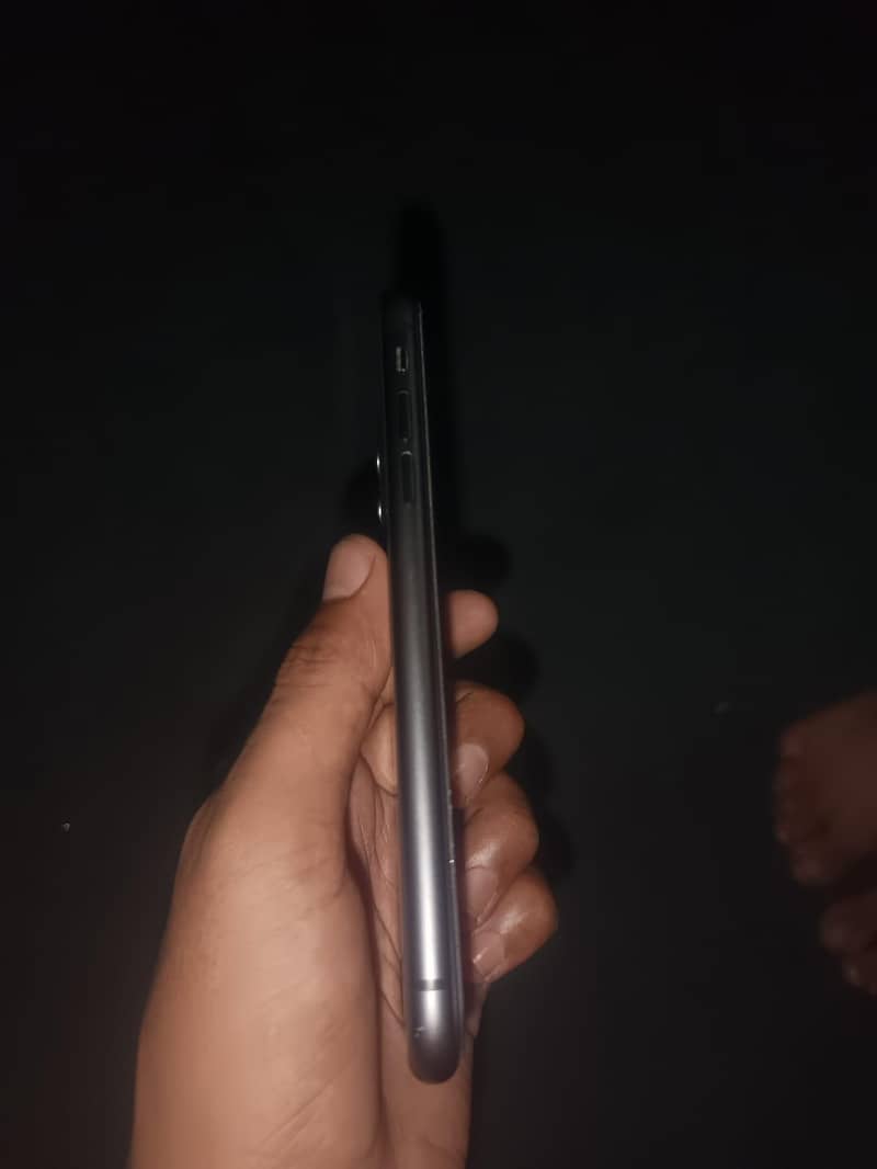 Apple iPhone 11 3