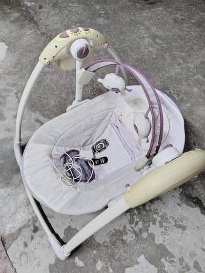 Mastela Deluxe portable Baby Auto Swing Jhoola