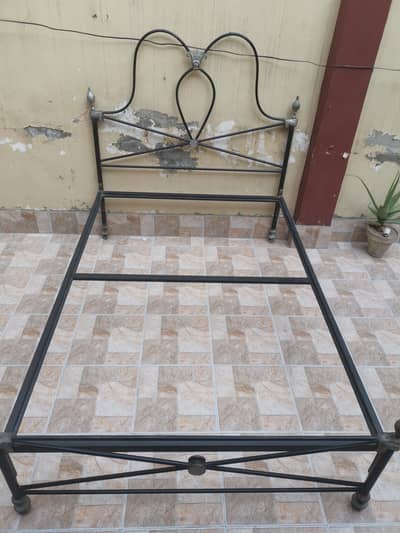 Rod  iron bed with molty foam width lenth  78 - 54--5