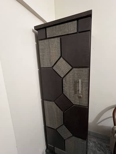 One door cupboard right side