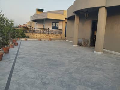 PHASE 4 1 KANAL ELEGANT AND FULLY RENOVATED HOUSE IS AVAILABLE FOR RENT IN THE BEST BLOCK OF DHA LAHORE.