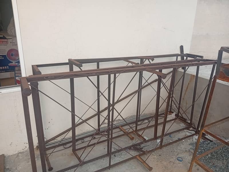 4 pati stand 1