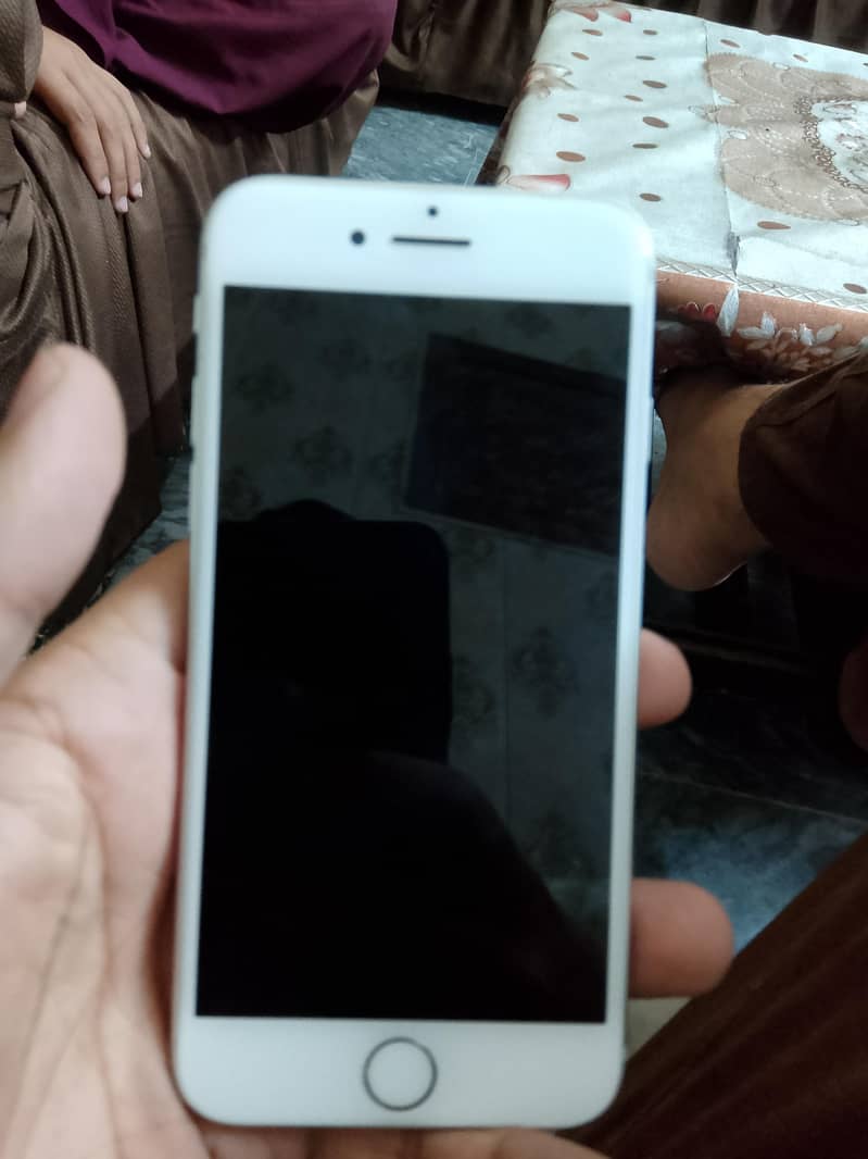 Apple iPhone 8 1