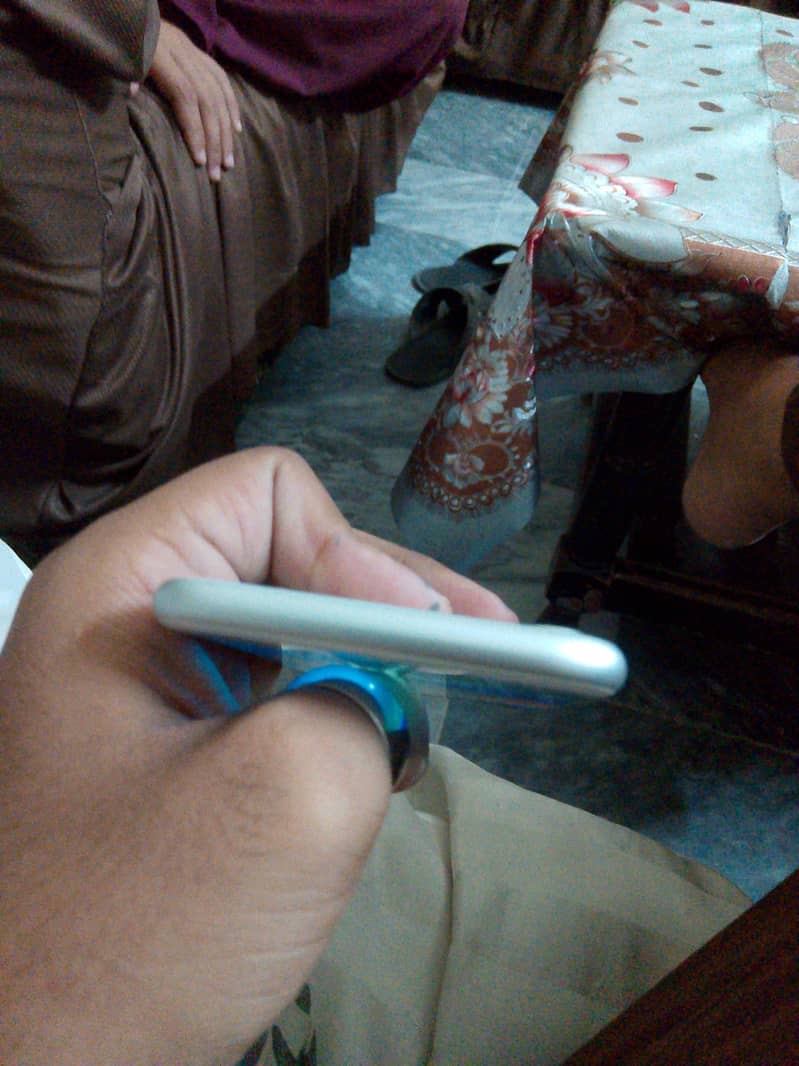 Apple iPhone 8 4