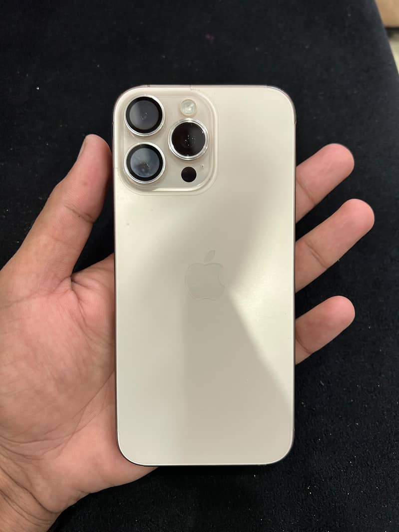 Apple iPhone 16 Pro Max 1