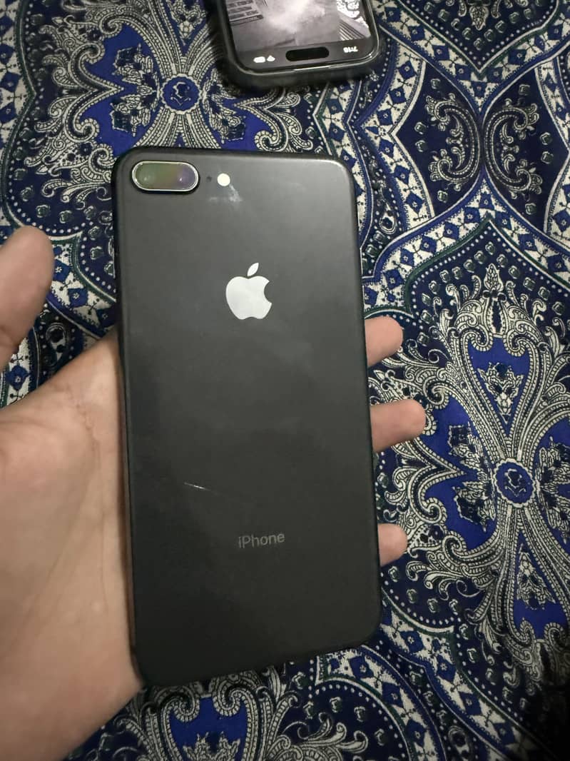 Apple iPhone 8 Plus 0