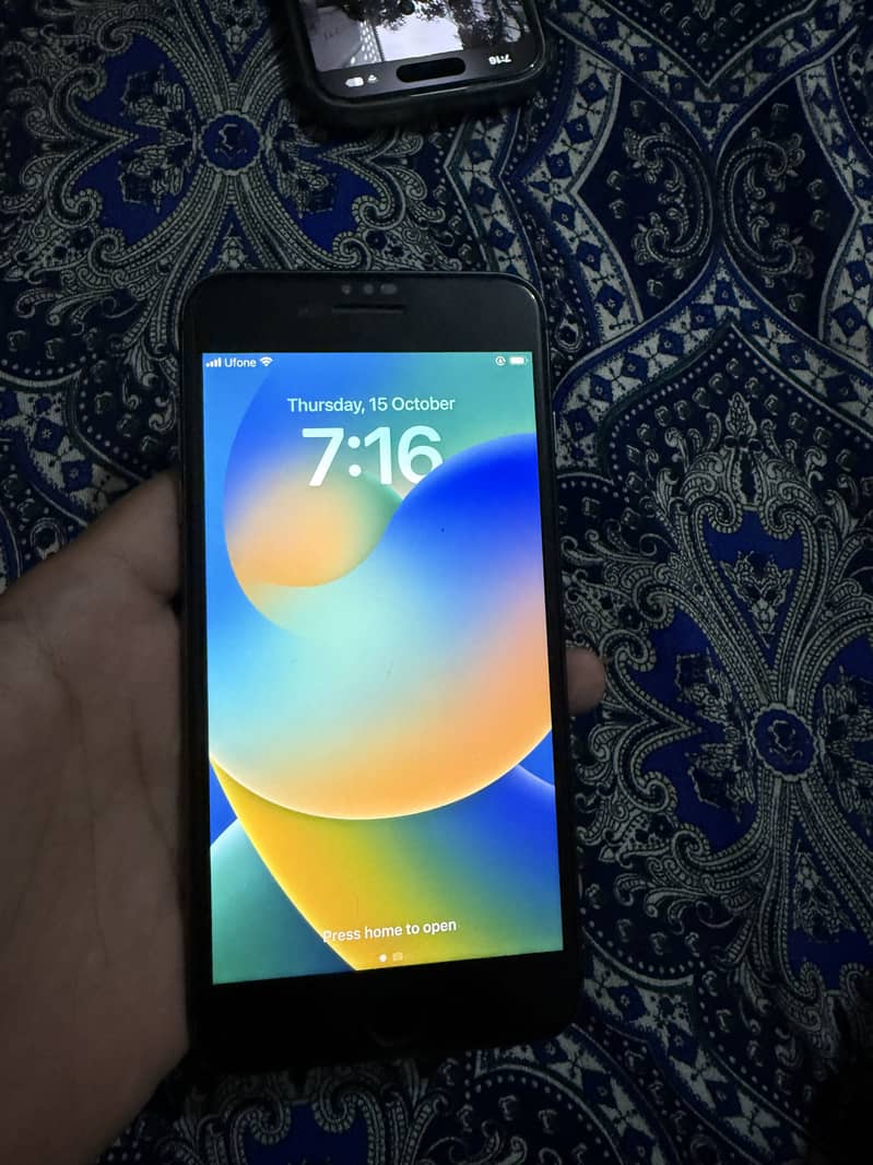 Apple iPhone 8 Plus 1