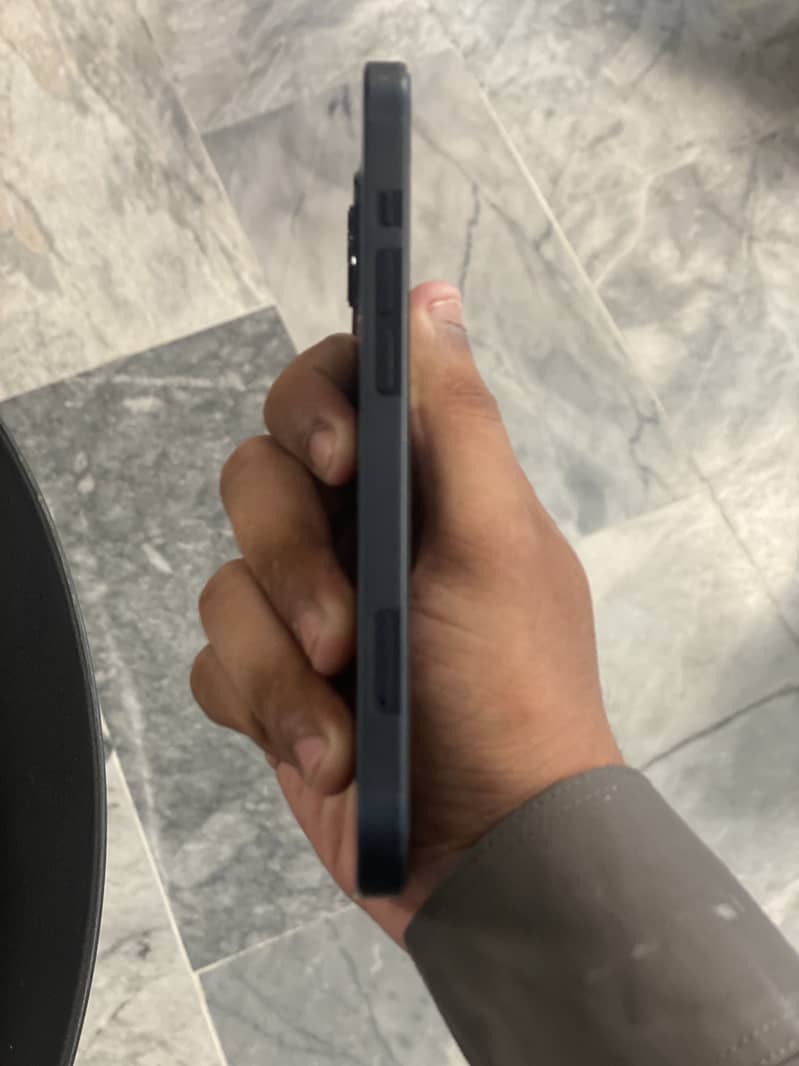 Apple iPhone 13 jv 1