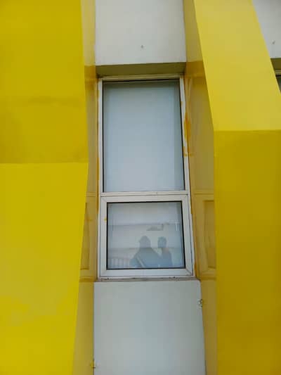 Aluminum & glass warkar