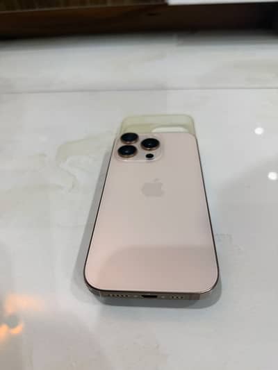 Apple iPhone 16 Pro jv