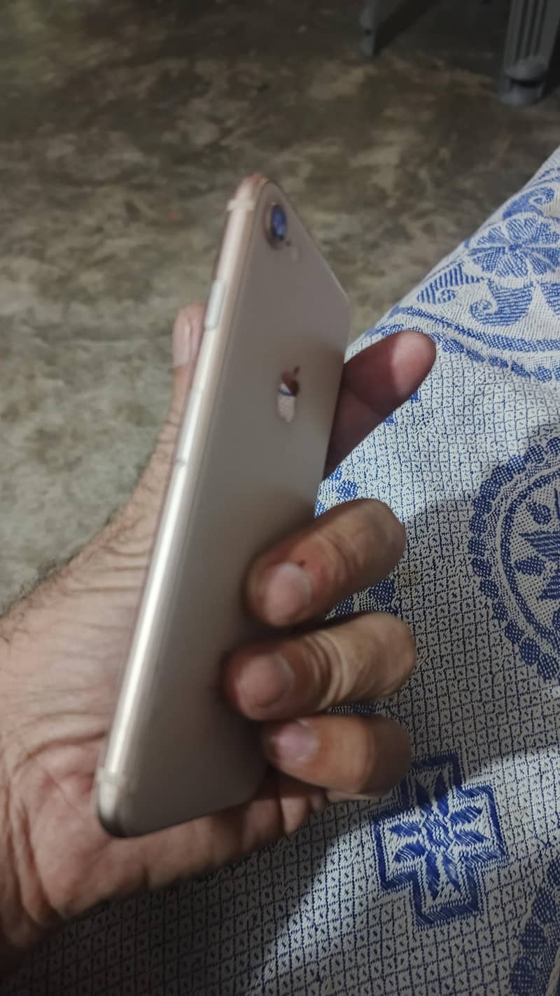 Apple iPhone 8 1