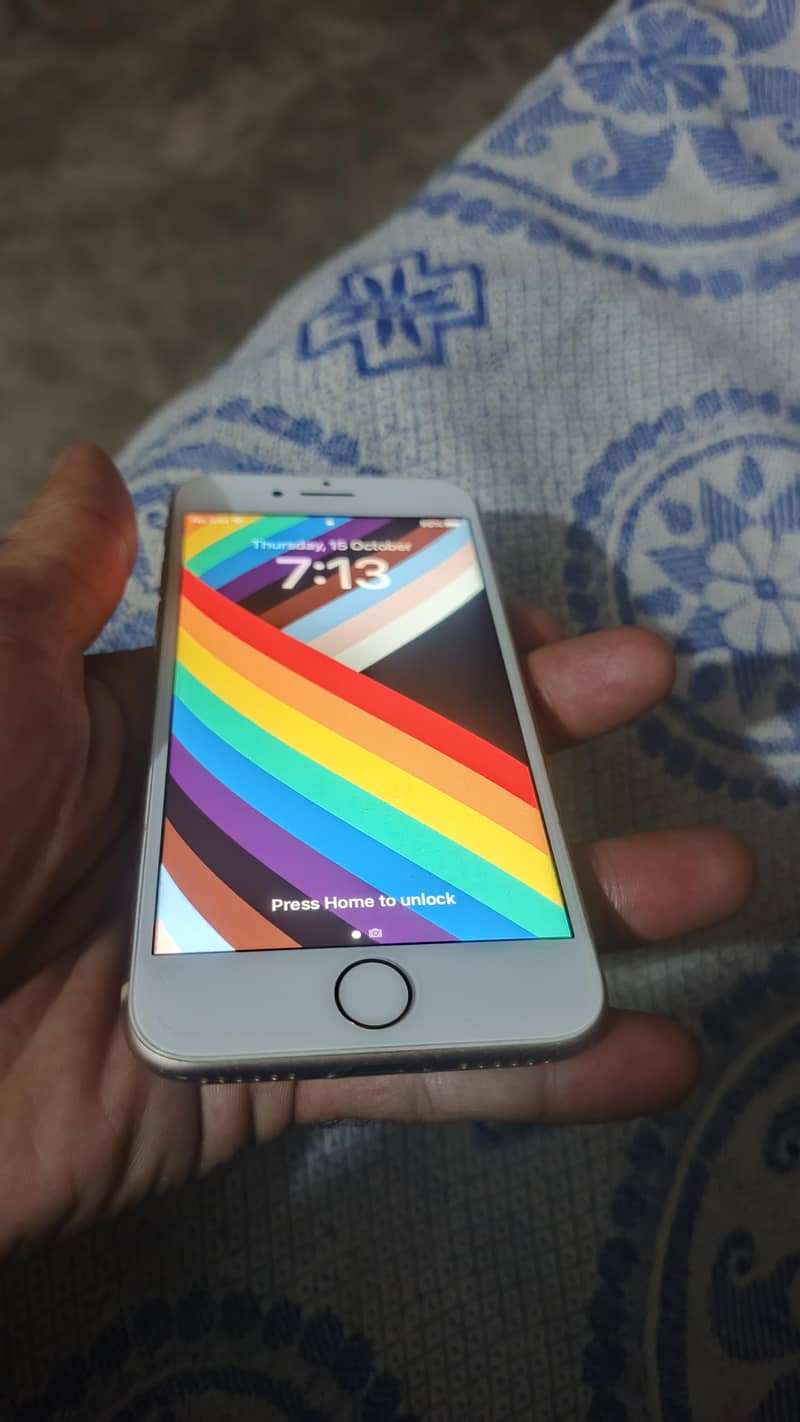 Apple iPhone 8 3