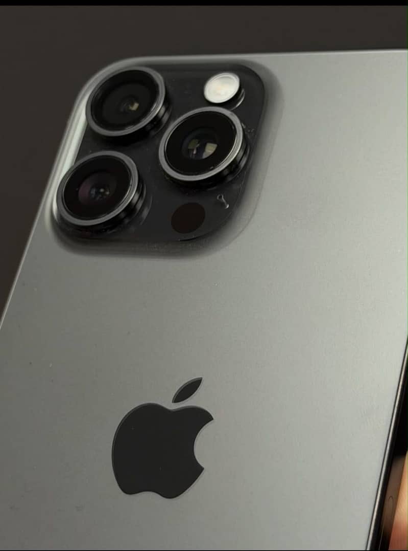 iPhone 15 pro max 2