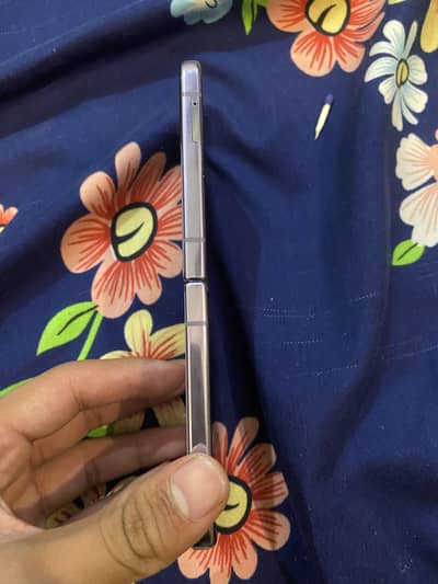 Samsung Mobile Z Flip 4
