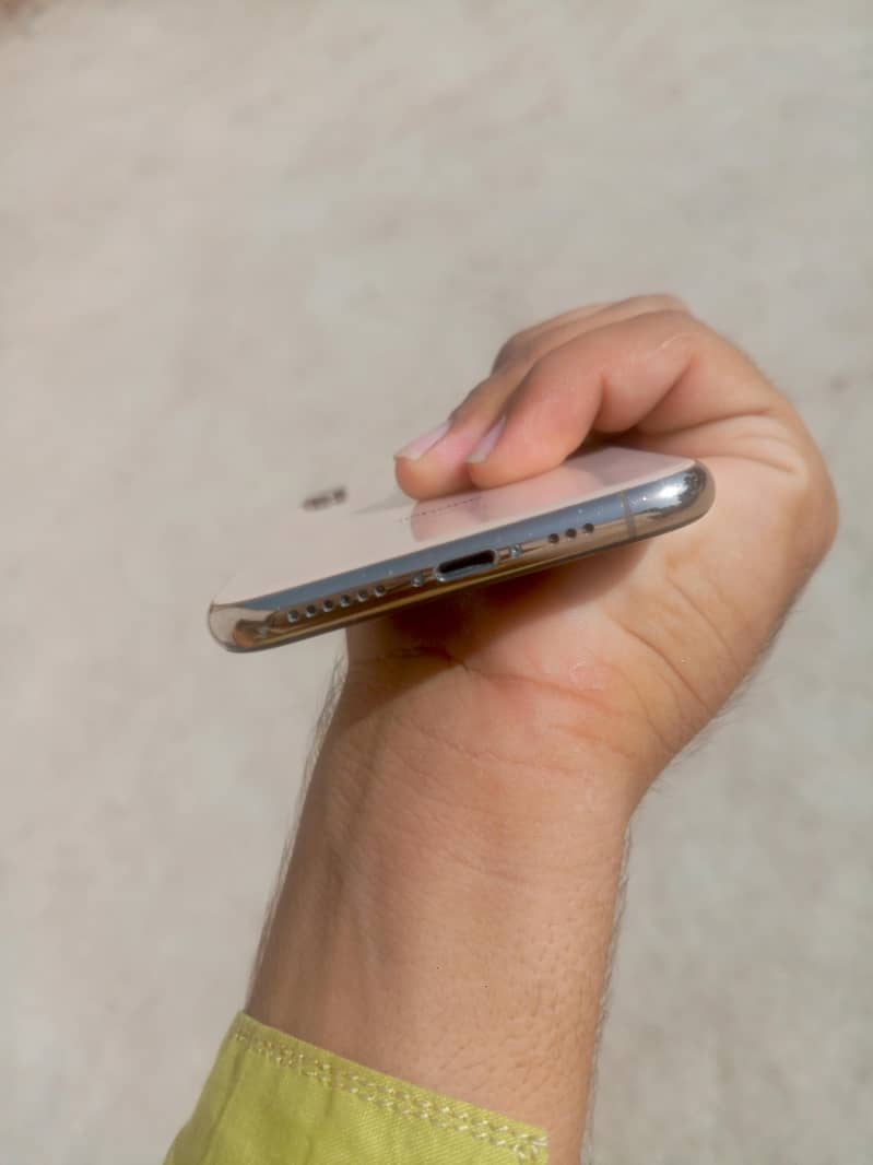 Apple iPhone XS 6
