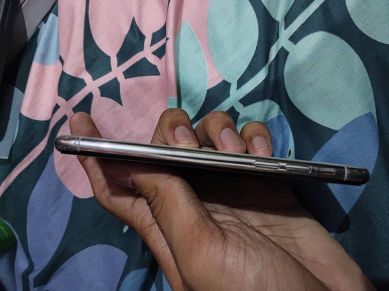Apple iPhone X 3