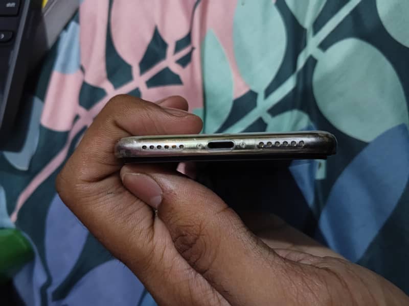 Apple iPhone X 4
