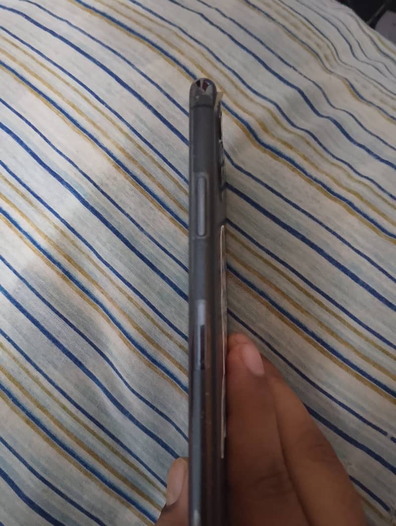 Apple iPhone 11 Pro 2