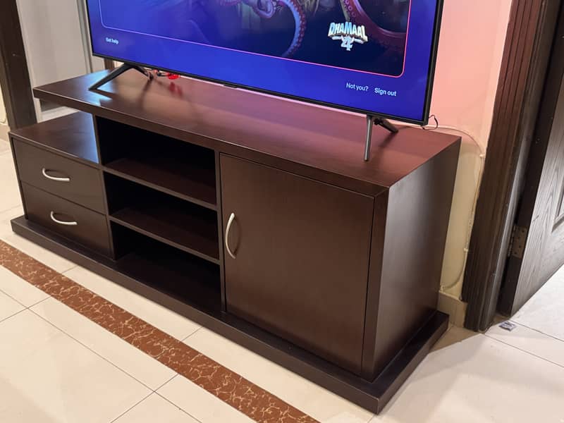 TV Console made with solid wood - Scratchless 3