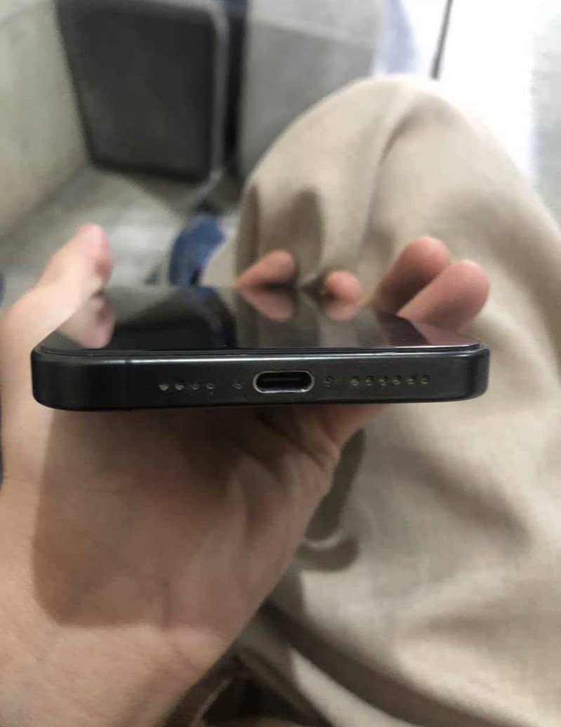 Apple iPhone 15 Pro Max 0