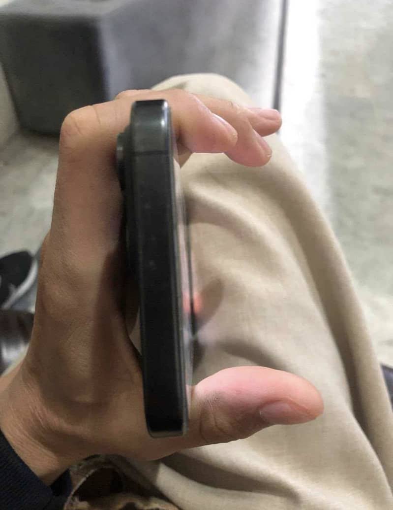 Apple iPhone 15 Pro Max 2