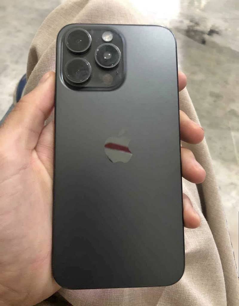 Apple iPhone 15 Pro Max 3