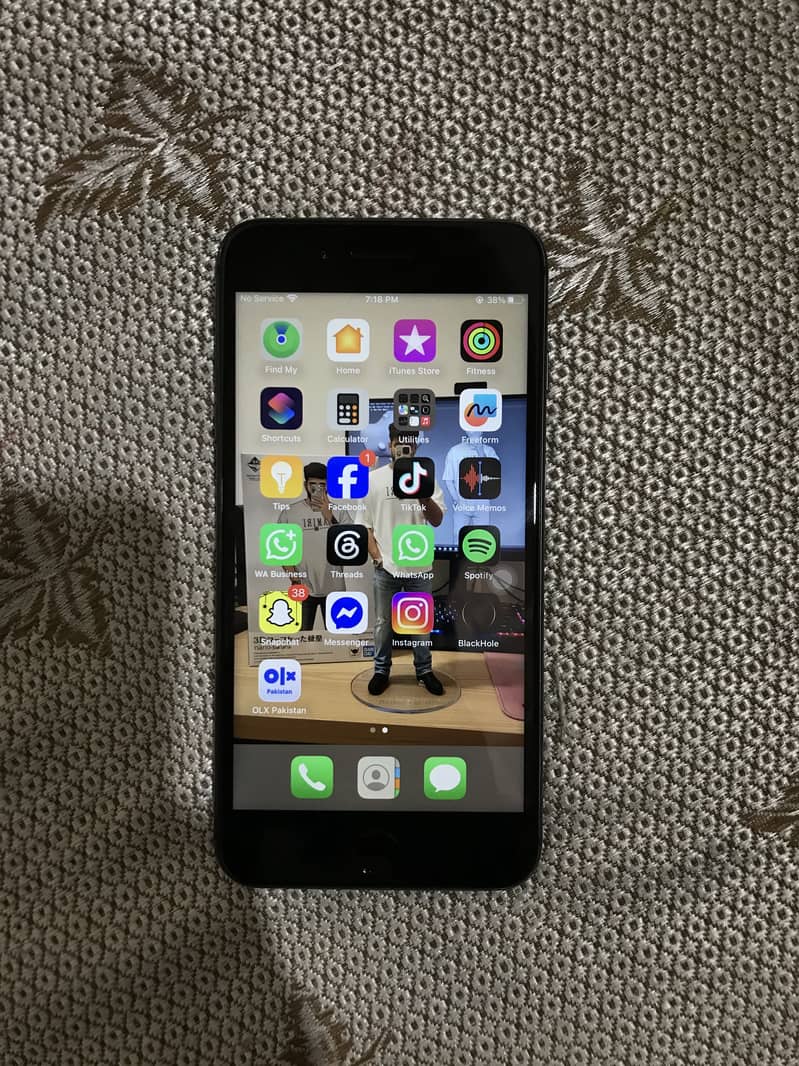 iPhone 8 Plus 64gb . 2
