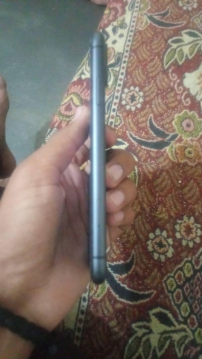 Apple iPhone 11 3