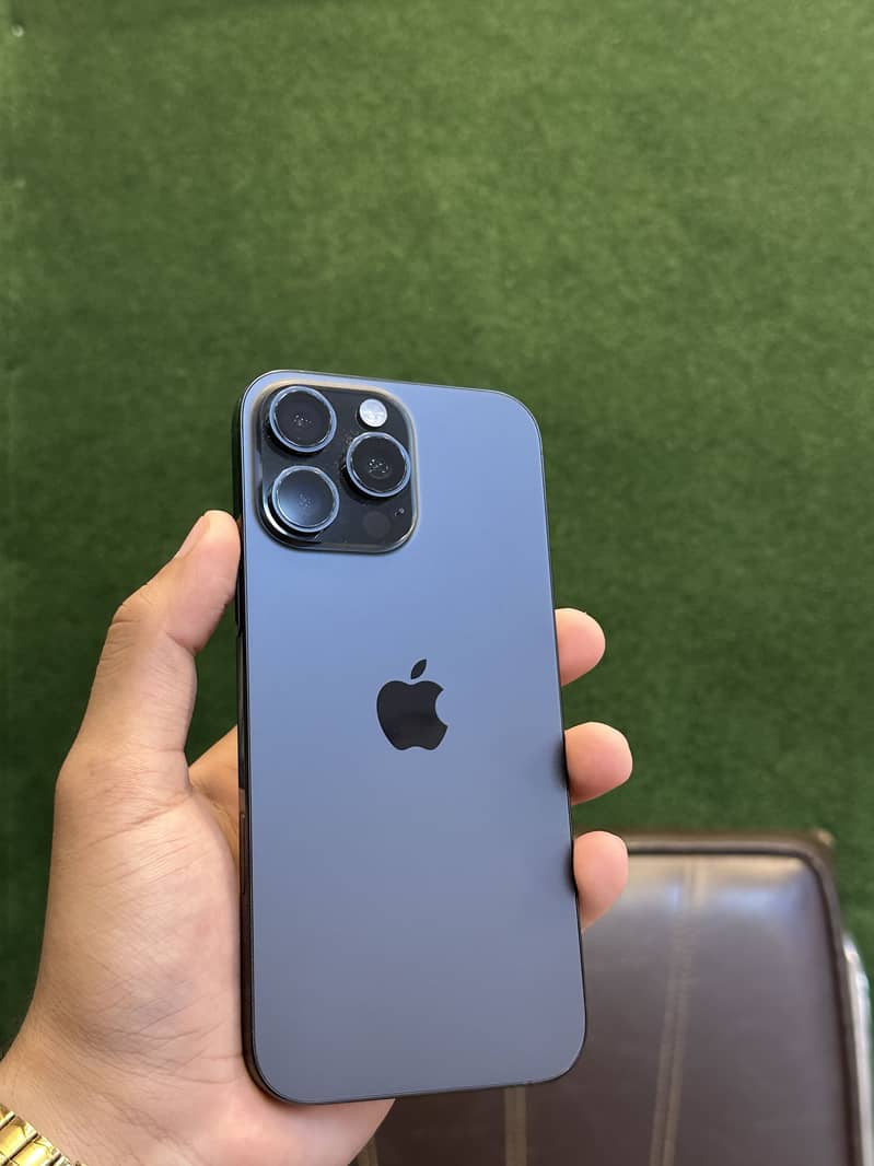 Apple iPhone 16 Pro Max 2