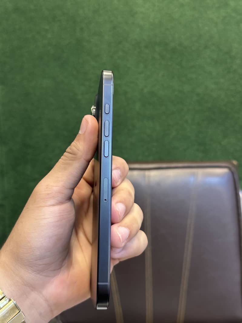 Apple iPhone 16 Pro Max 3