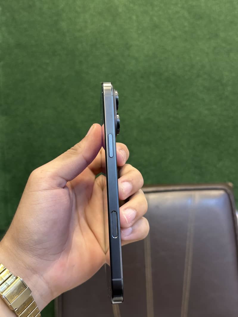 Apple iPhone 16 Pro Max 5