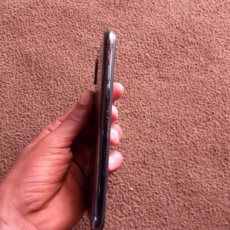 Apple iPhone X 4
