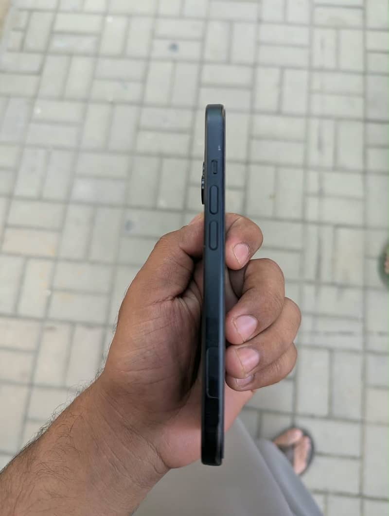 iPhone 15 2