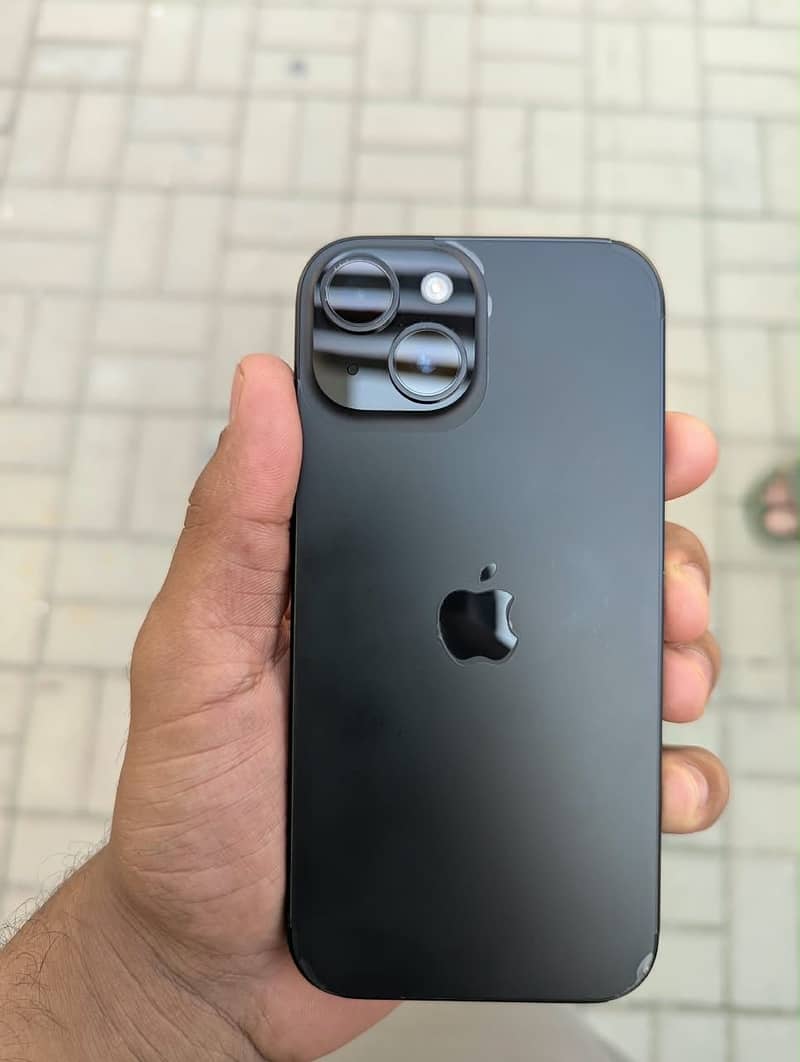 iPhone 15 4
