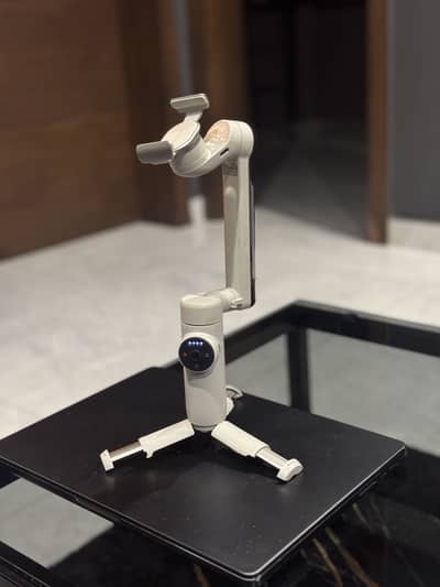 Insta360 flow (Slightly Used)