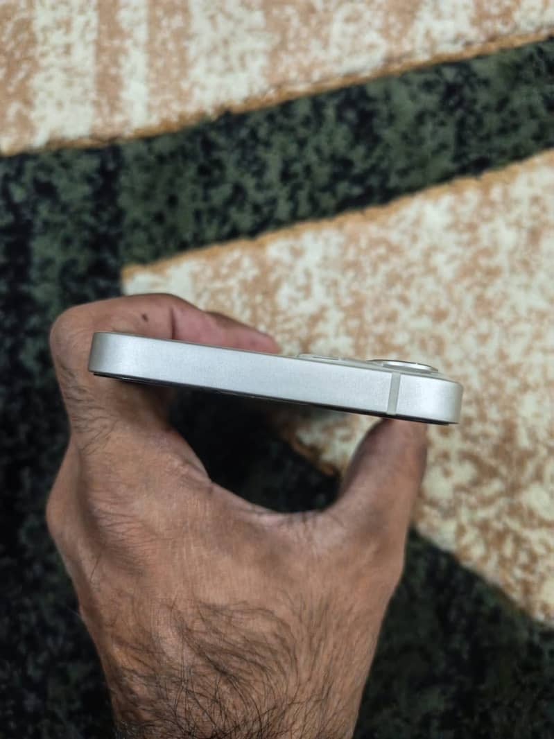 Apple iPhone 13 3