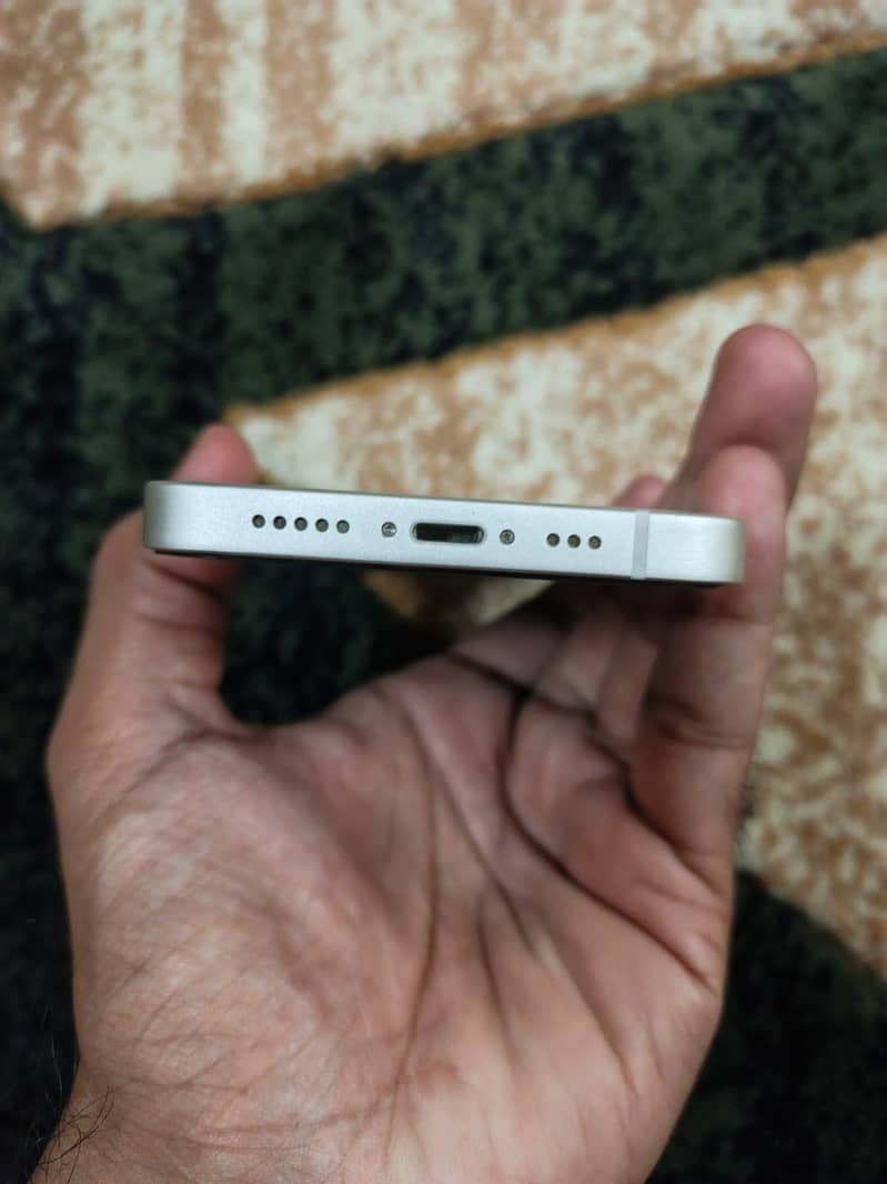 Apple iPhone 13 4