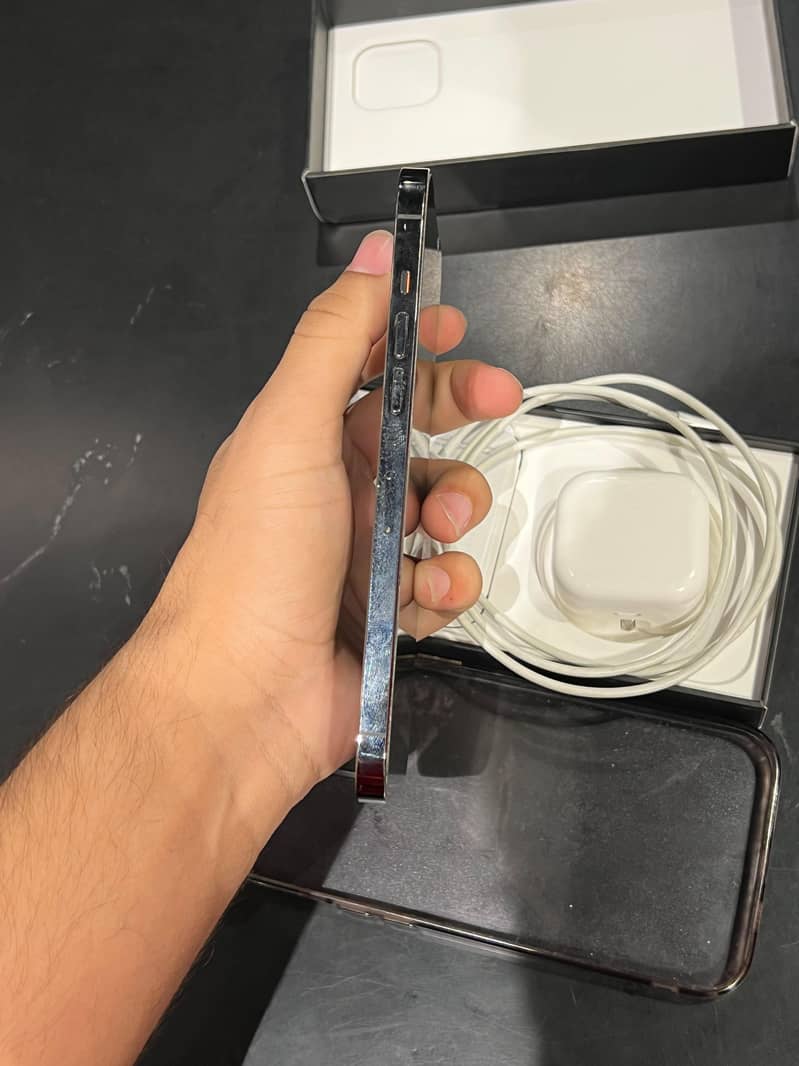 Iphone 12pro max 5