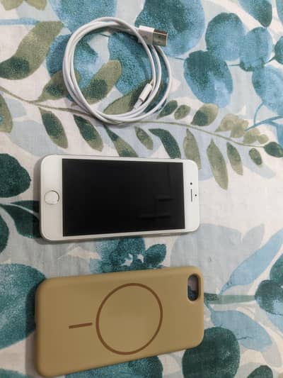Apple iPhone 8 factory unlocked non pta with case and cable